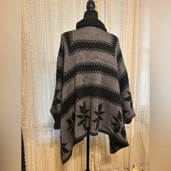 Black and Gray Poncho Sweater - Picture 4 of 5